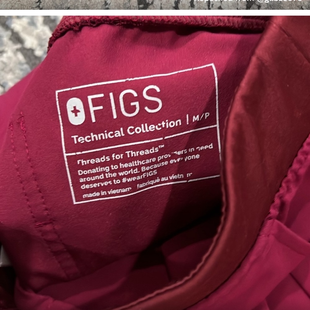 FIGS Zamora joggers in medium petite Magenta color